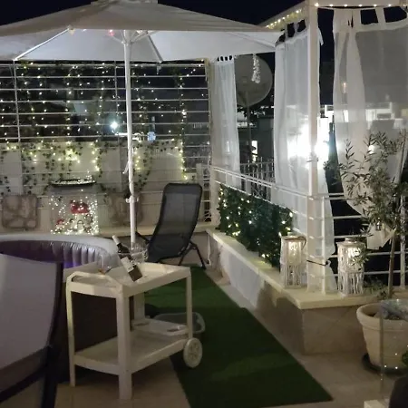 Delphitea Philoxenia Itea