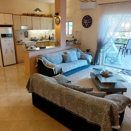 Delphitea Philoxenia