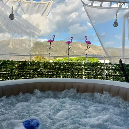 Delphitea Philoxenia Itea