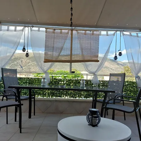 Delphitea Philoxenia *