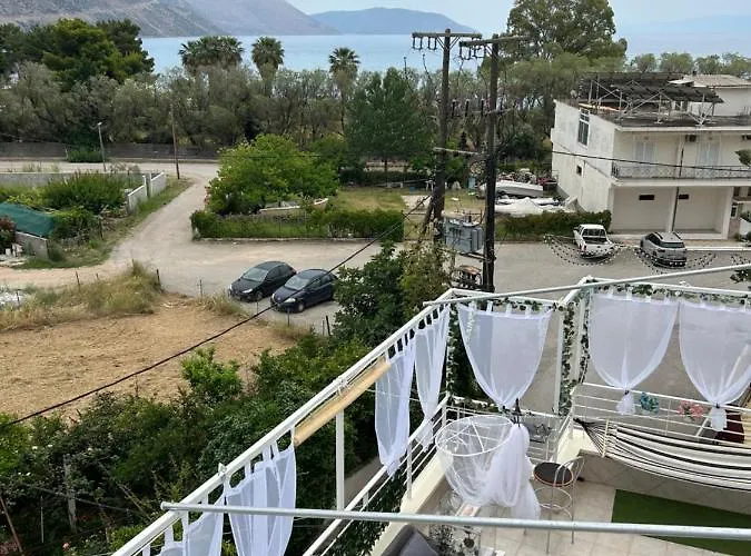 Delphitea Philoxenia