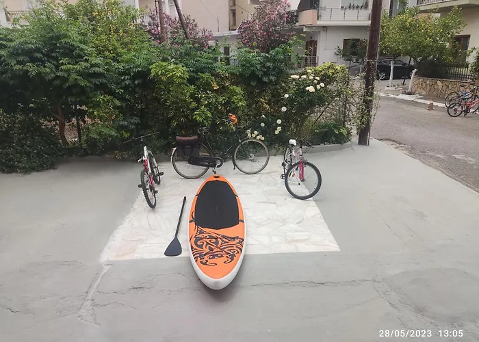 Delphitea Philoxenia Itea