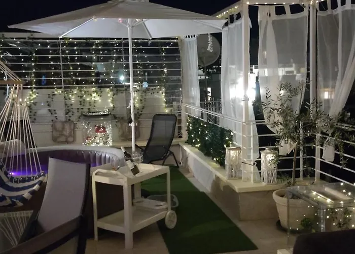 Delphitea Philoxenia Itea