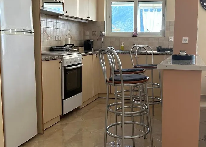 Delphitea Philoxenia Itea