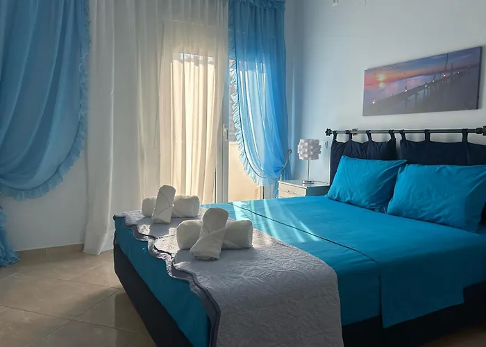 Delphitea Philoxenia Itea