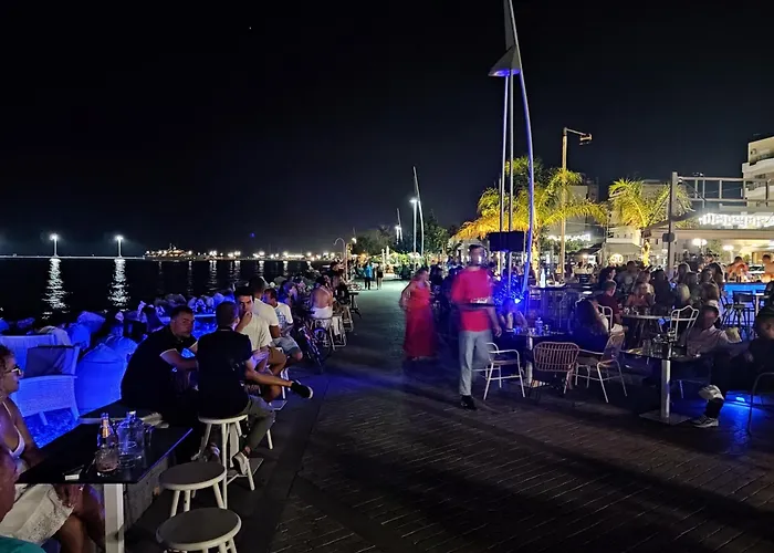 Delphitea Philoxenia Itea