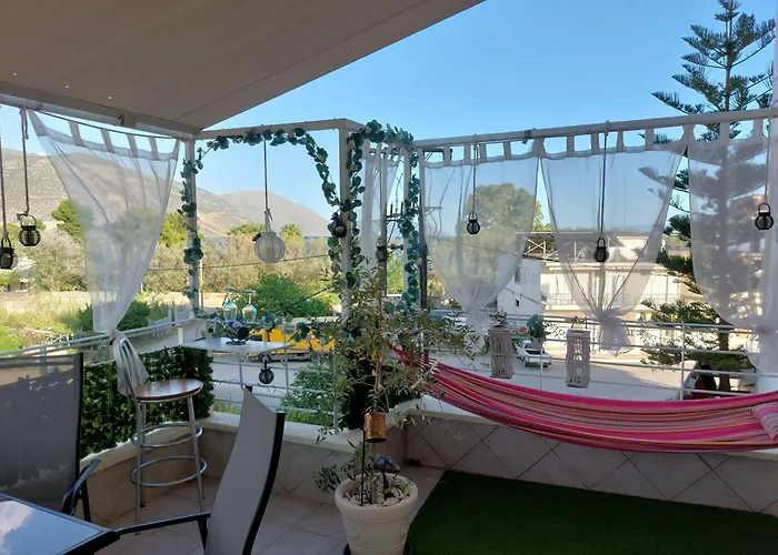 Delphitea Philoxenia Itea