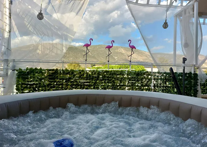 Delphitea Philoxenia Itea